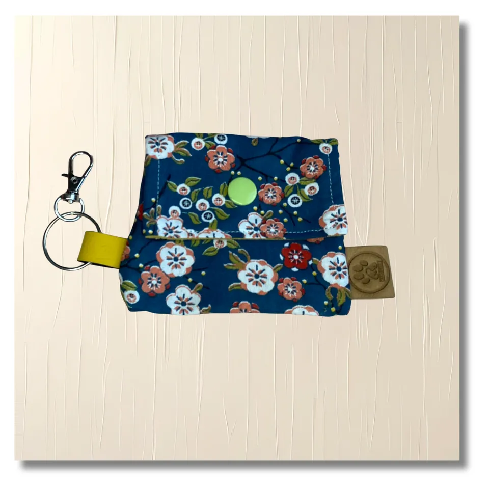 carabidule-pochettes-sacs-crottes-cerisier-pochette-floral image 1