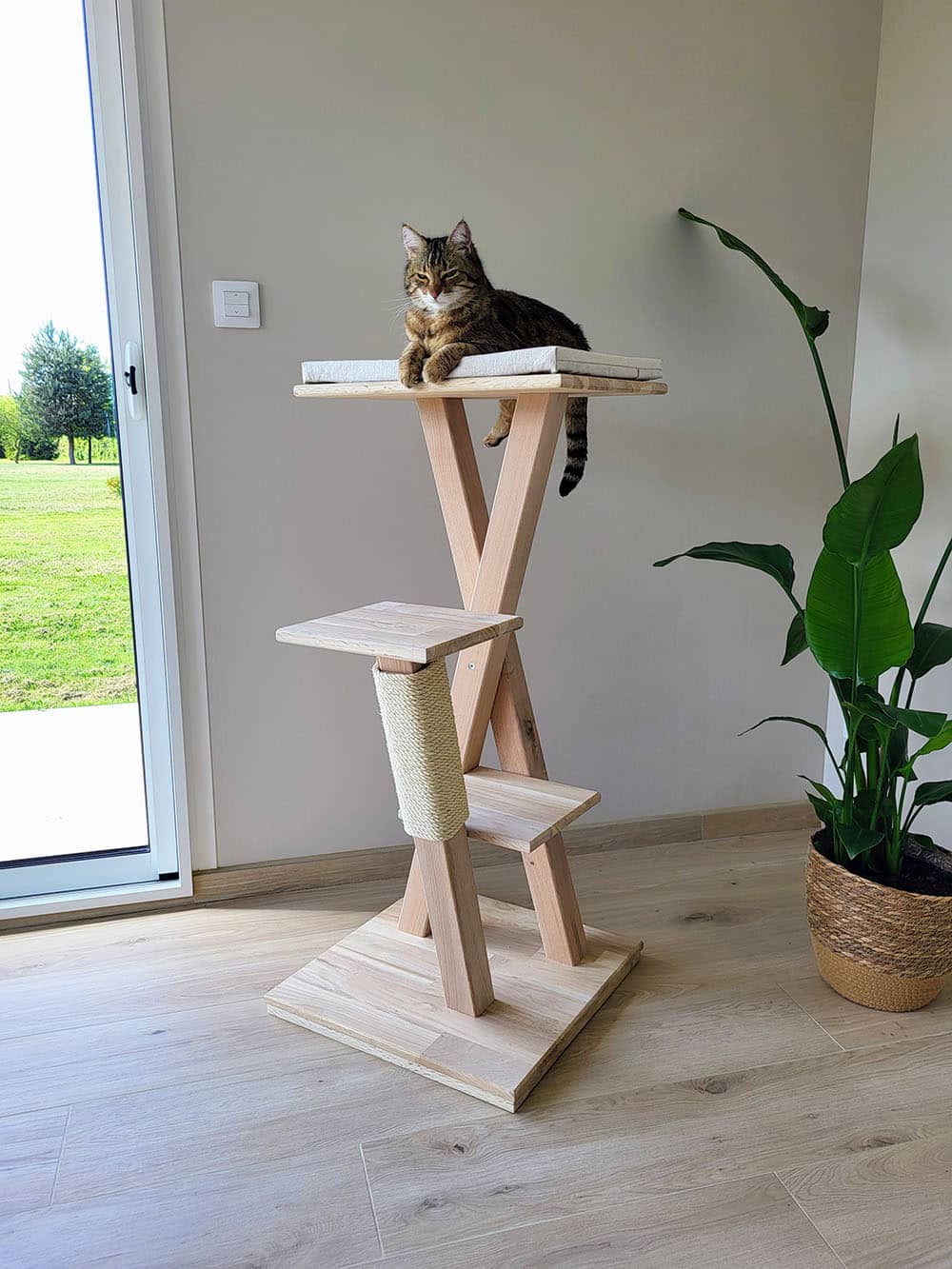 chat-perch-androsace-arbre-chat-bois-110cm-coussin-beige image 2