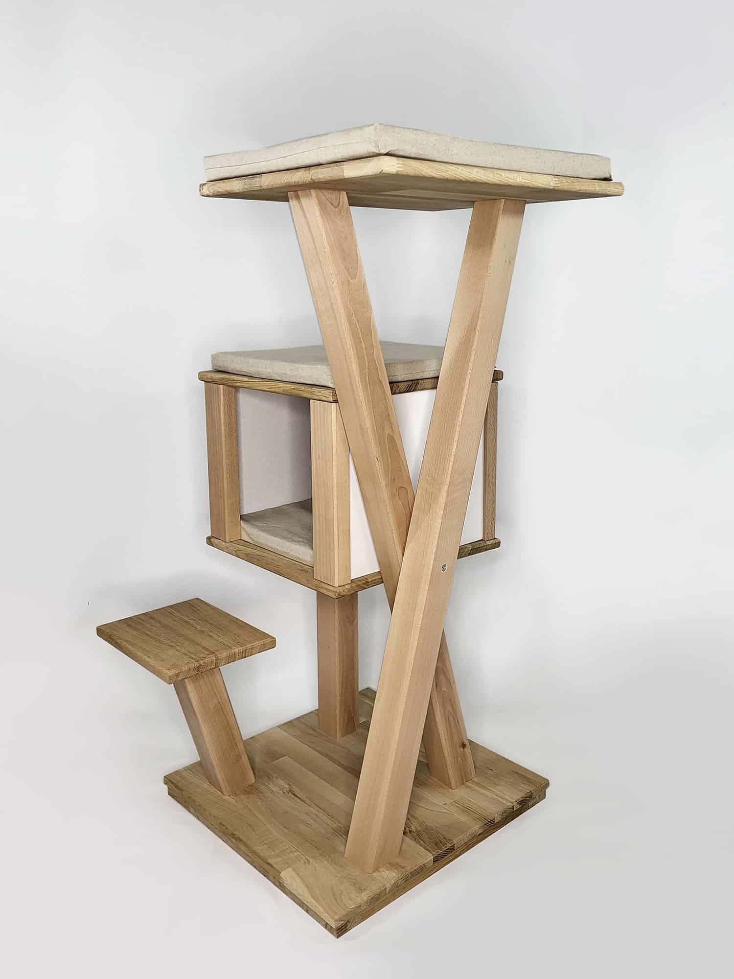 chat-perch-myosotis-arbre-chat-bois-avec-cabane image 5