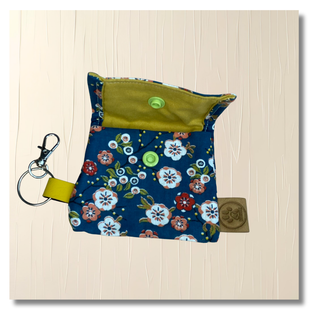 carabidule-pochettes-sacs-crottes-cerisier-pochette-floral image 3