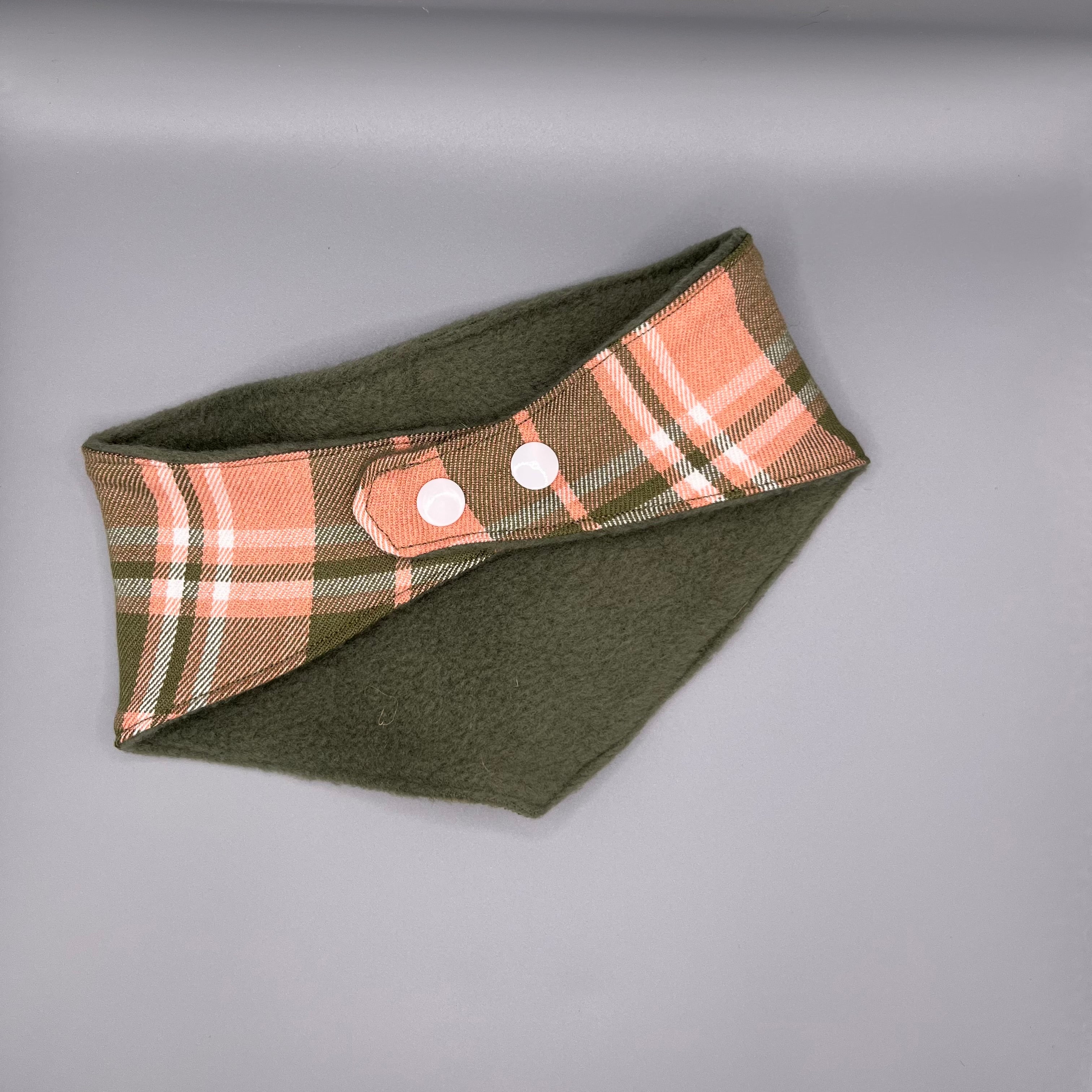 carabidule-les-douillets-bandana-chien-carreaux-rose-taille-m image 2