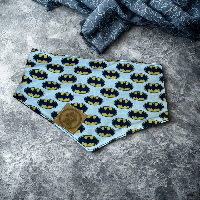 carabidule-les-l-gers-bandana-chien-super-h-ros-bleu-r-versible-coton image 1