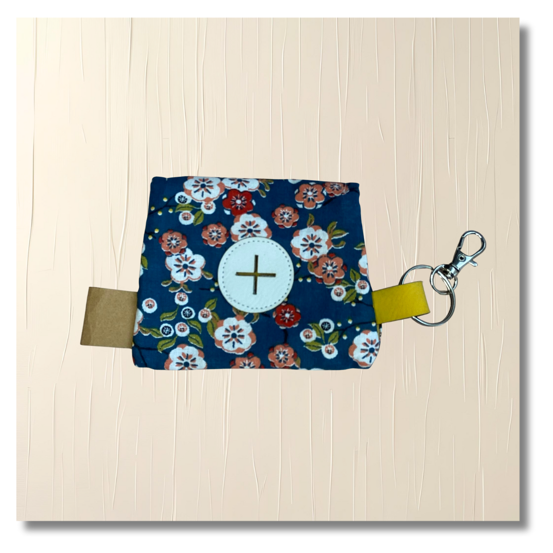 carabidule-pochettes-sacs-crottes-cerisier-pochette-floral image 2