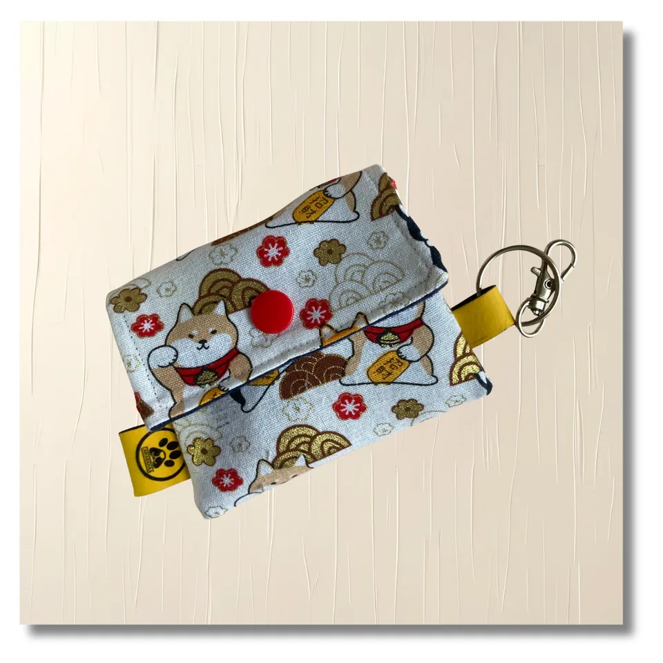 carabidule-pochettes-sacs-crottes-shiba-distributeur-japan image 1