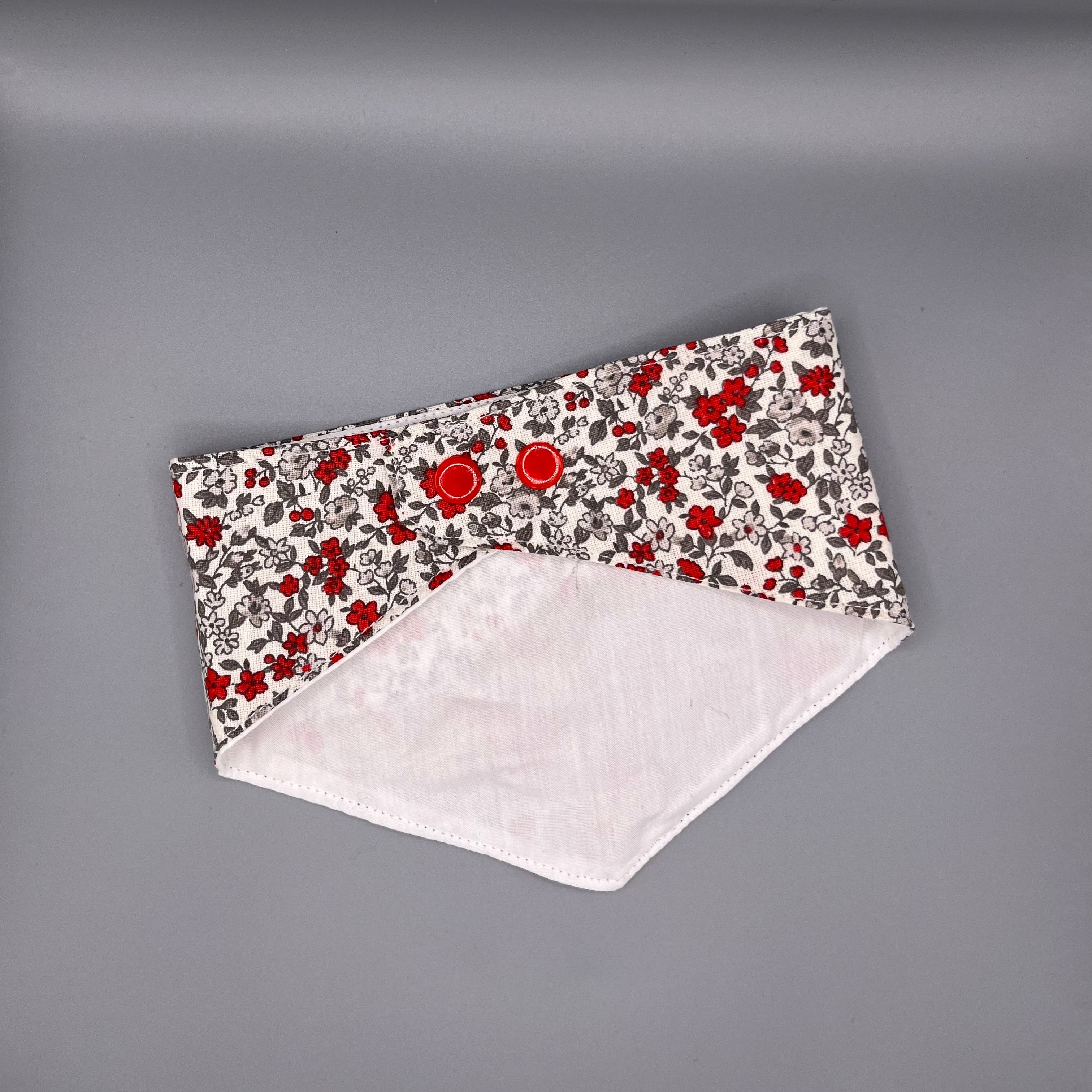carabidule-les-l-gers-bandana-chien-flower-blanc-r-versible-coton image 2