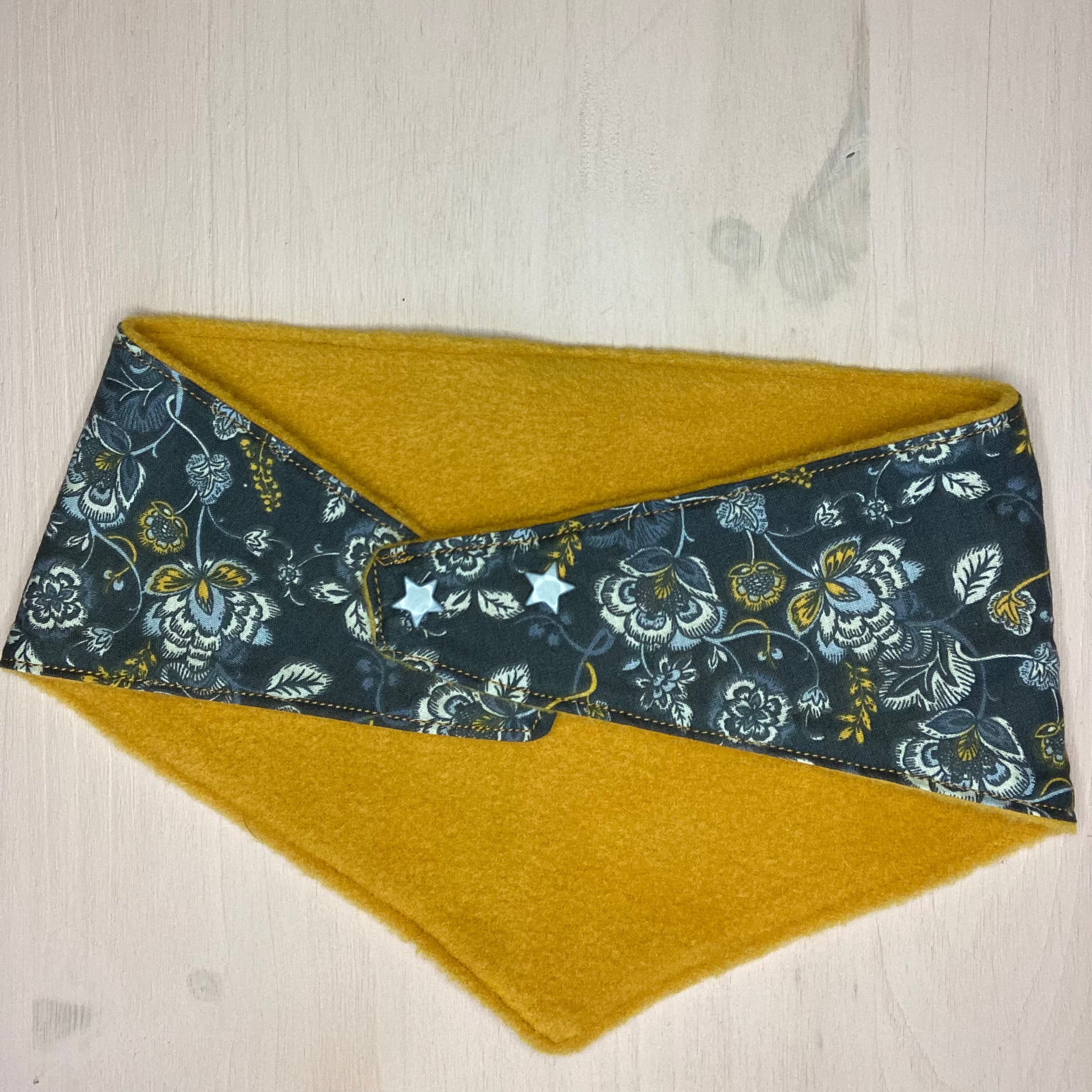 carabidule-les-l-gers-bandana-chien-flower-floral image 2