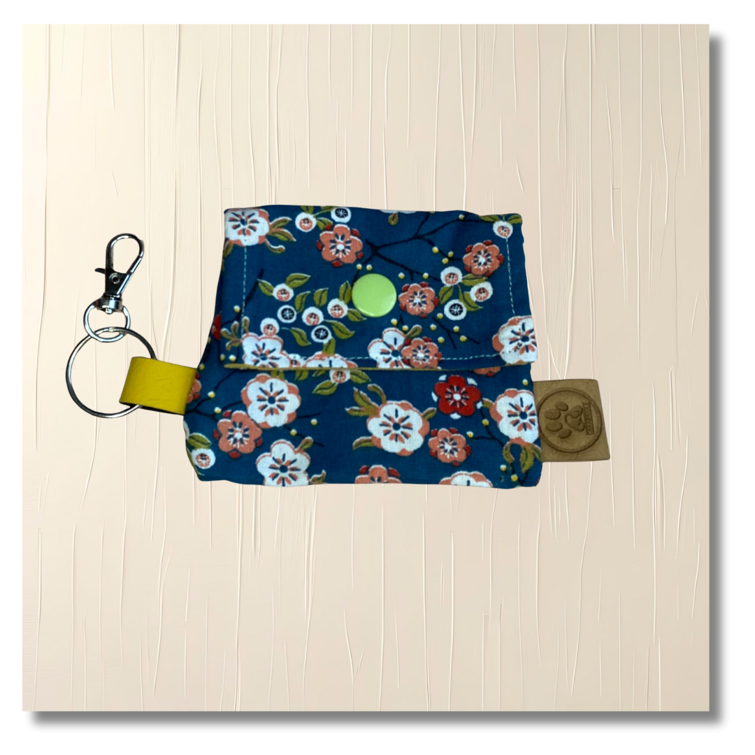 carabidule-pochettes-sacs-crottes-cerisier-pochette-floral image 1