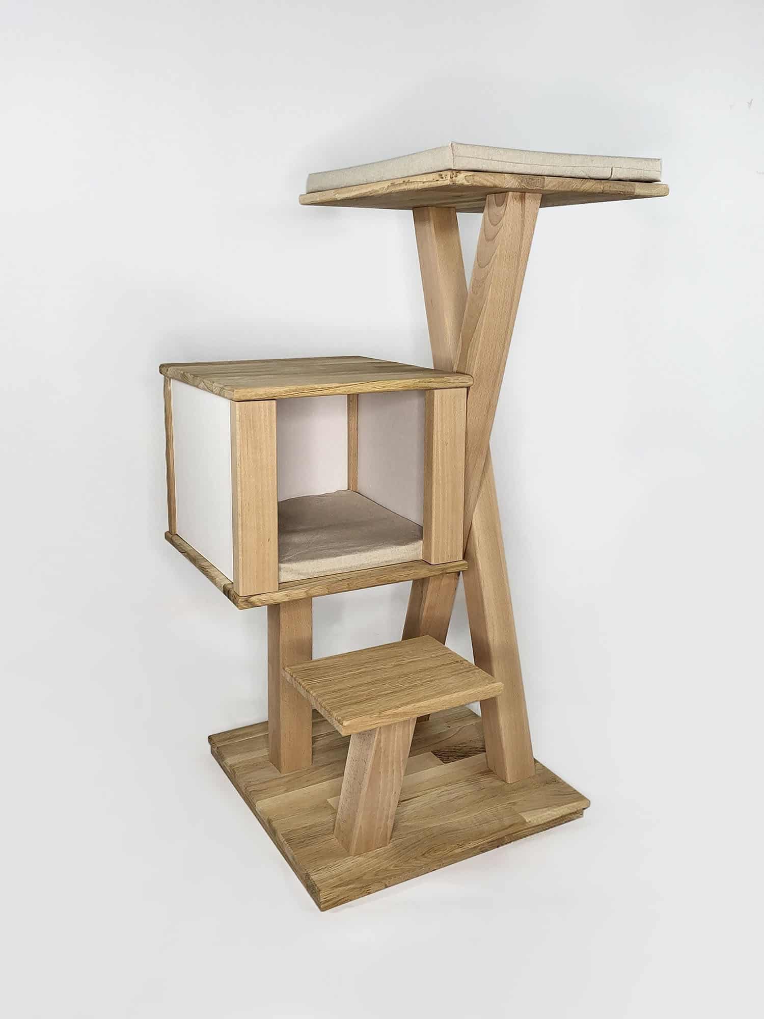 chat-perch-myosotis-arbre-chat-bois-avec-cabane image 4