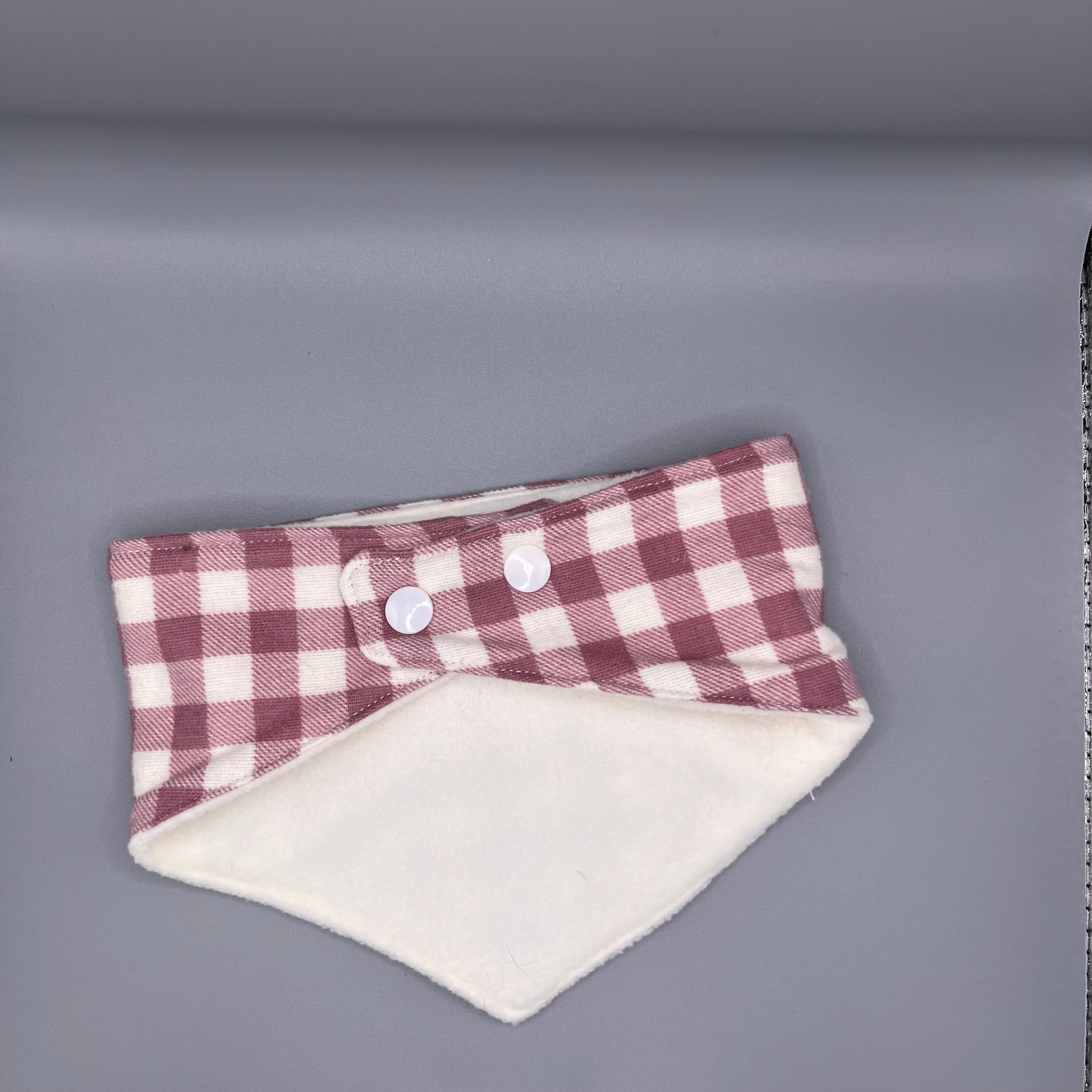 carabidule-les-douillets-bandana-chien-carreaux-rose image 2